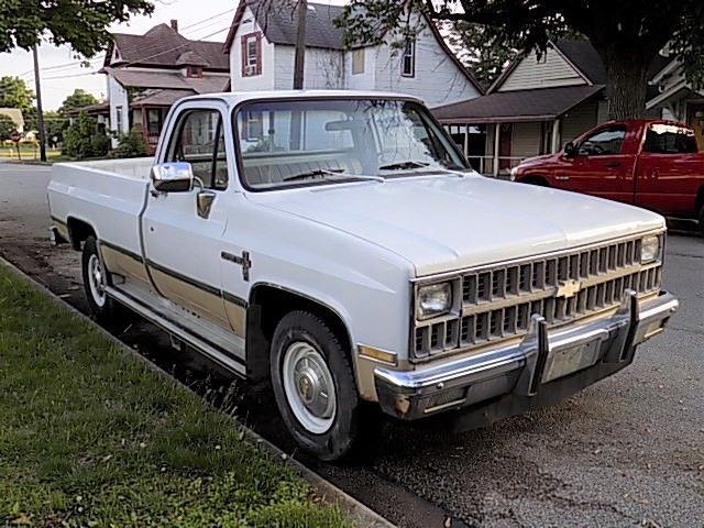 1982 Chevrolet C/K Pickup 2500 Custom - photo 2
