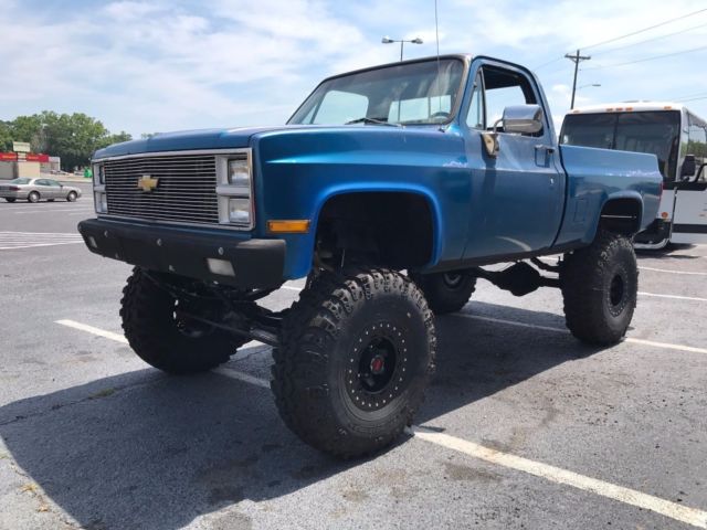 1982 Chevy Pickup Truck Custom Build! 12" Lift on 39.5" with 1 Ton Axles! 1982 Chevrolet C-10