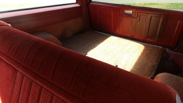 1982 Chevrolet Suburban - photo 12