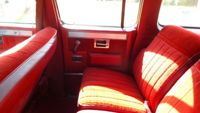 1982 Chevrolet Suburban - photo 13