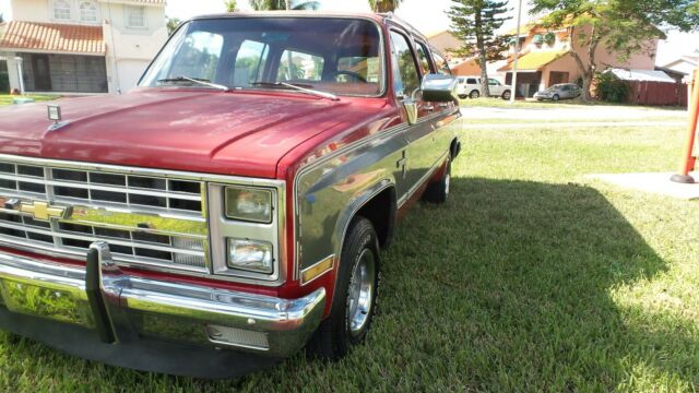 1982 Chevrolet Suburban - photo 2