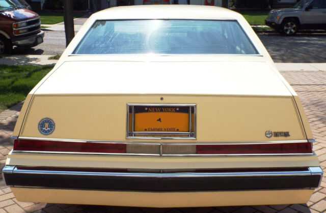 1982 Chrysler Imperial - photo 6