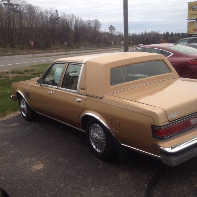 1982 Chrysler New Yorker - photo 2