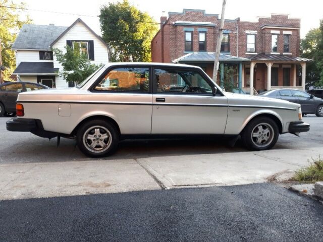 1982 Volvo 240 GLT - photo 2