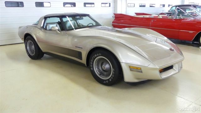 1982 Collector Edition Used 5.7L V8 16V Automatic RWD Hatchback 1982 Chevrolet Corvette Collector Edition