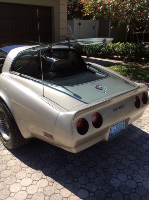 1982 Chevrolet Corvette Collectors Edition - photo 4