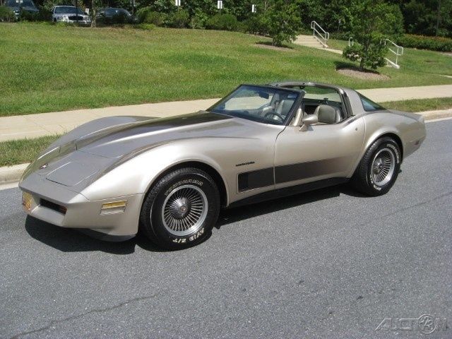 1982 Collector's Edition Used 5.7L V8 16V Automatic RWD 1982 Chevrolet Corvette Collector's Edition