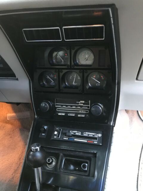 1982 Chevrolet Corvette - photo 10