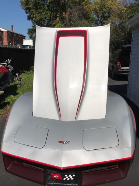 1982 Chevrolet Corvette Two tone silver/ claret - photo 12