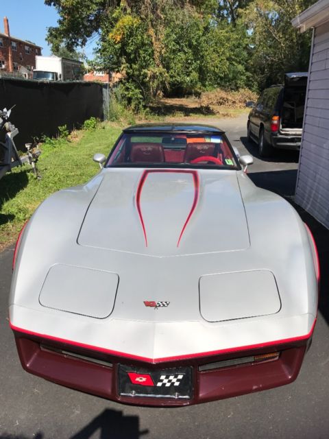 1982 Chevrolet Corvette Two tone silver/ claret - photo 2