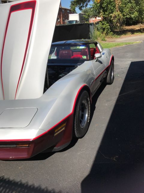 1982 Chevrolet Corvette Two tone silver/ claret - photo 5