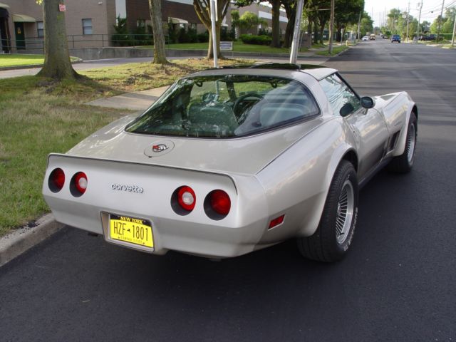 1982 Chevrolet Corvette COLLECTOR EDITION - photo 3