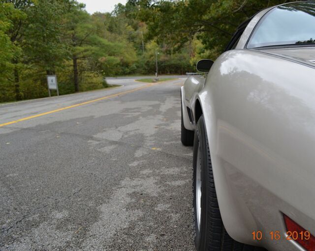 1982 Chevrolet Corvette 350 AUTO LOADED COLLECTOR EDITION - photo 12