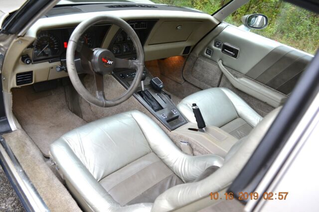 1982 Chevrolet Corvette 350 AUTO LOADED COLLECTOR EDITION - photo 2