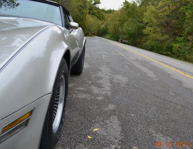 1982 Chevrolet Corvette 350 AUTO LOADED COLLECTOR EDITION - photo 8