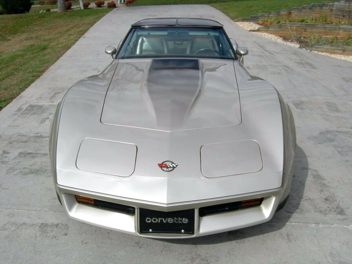 1982 CORVETTE COLLECTORS EDITION 15K MILES, BEAUTIFUL COLLECTOR CAR! 1982 Chevrolet Corvette