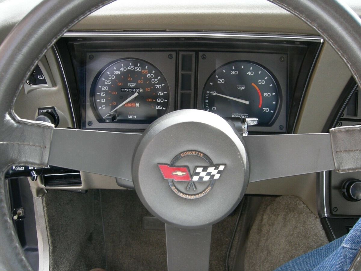 1982 Chevrolet Corvette - photo 11