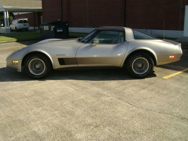 1982 Chevrolet Corvette Collectors Edition - photo 2