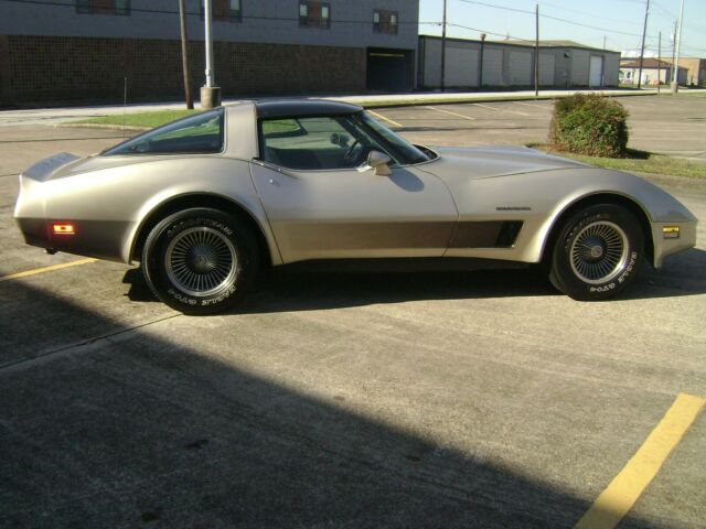1982 Chevrolet Corvette Collectors Edition - photo 3