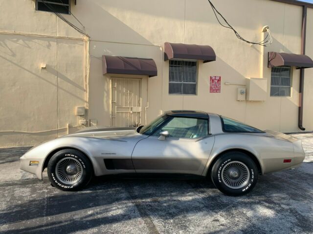 1982 Chevrolet Corvette - photo 2