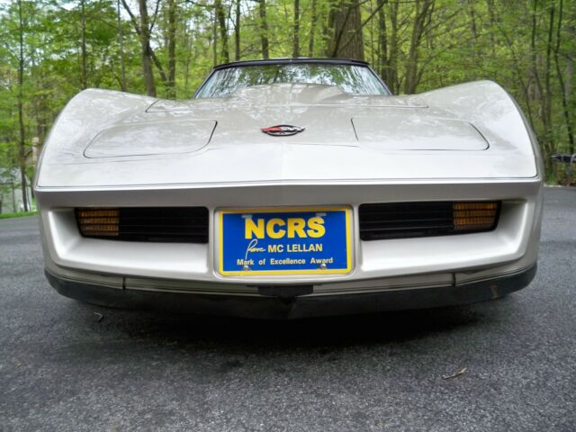 1982 CORVETTE COLLECTORS EDITION NCRS TOP FLIGHTS MCELLAN AWARD BLOOMINGTON GOLD 1982 Chevrolet Corvette