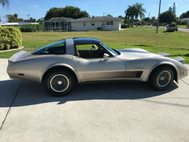 1982 Chevrolet Corvette - photo 2