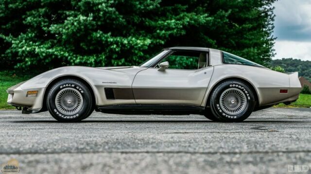 1982 Chevrolet Corvette -- - photo 2
