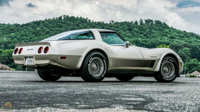 1982 Chevrolet Corvette -- - photo 3