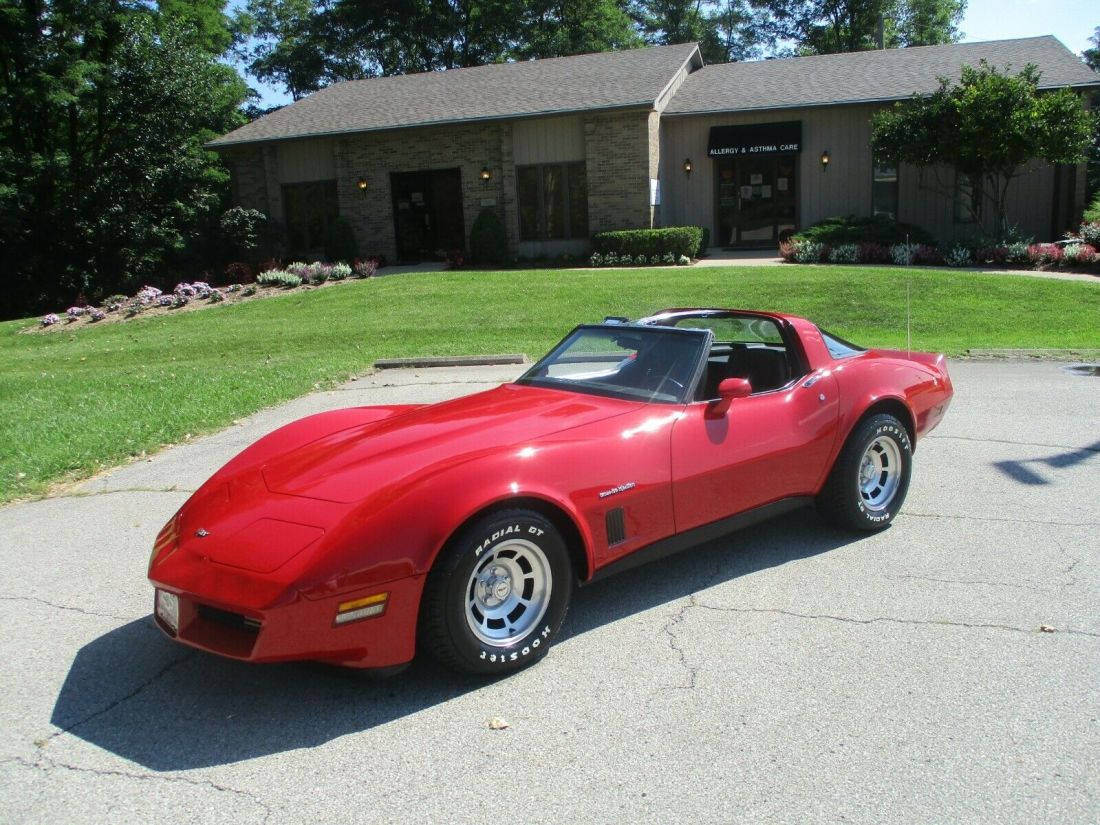 1982 CORVETTE LOOKS LIKE NEW SHOWROOM CLEAN 68,666 MILES ALWAYS GARAGED 1982 Chevrolet Corvette