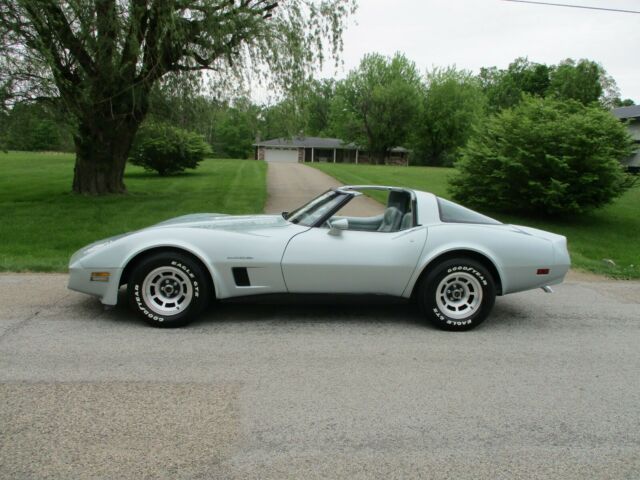 1982 Chevrolet Corvette CORVETTE - photo 2