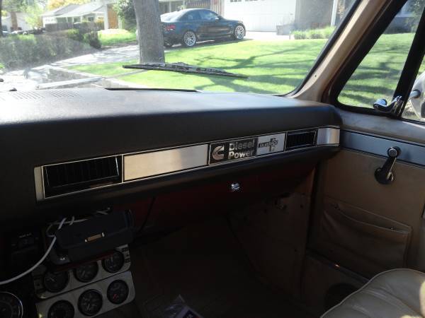 1982 Chevrolet Suburban - photo 2