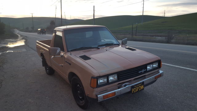 1982 Datsun 720 base - photo 2