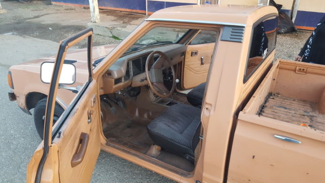 1982 Datsun 720 base - photo 6