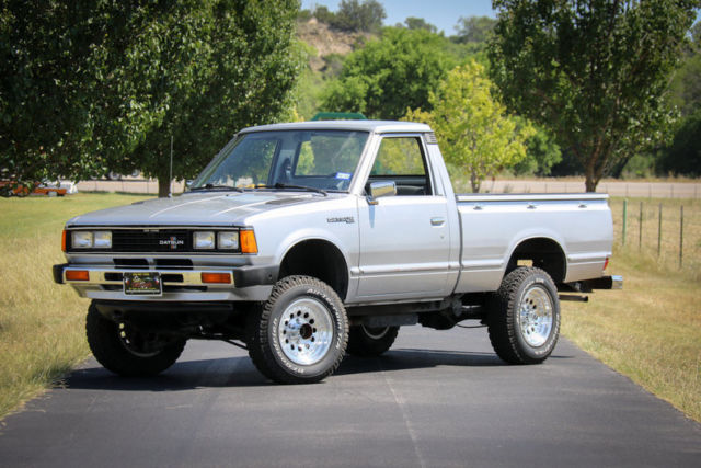 1982 Datsun 720 Pickup 4 x 4 55k original miles new tires and wheels - photo 2
