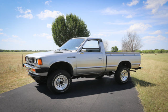 1982 Datsun 720 Pickup 4 x 4 55k original miles new tires and wheels - photo 3