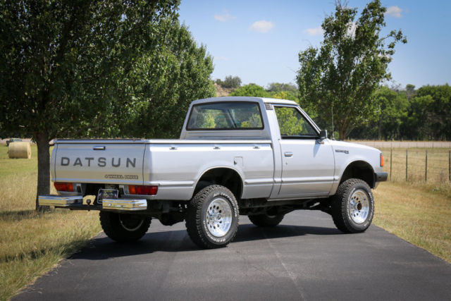 1982 Datsun 720 Pickup 4 x 4 55k original miles new tires and wheels - photo 7