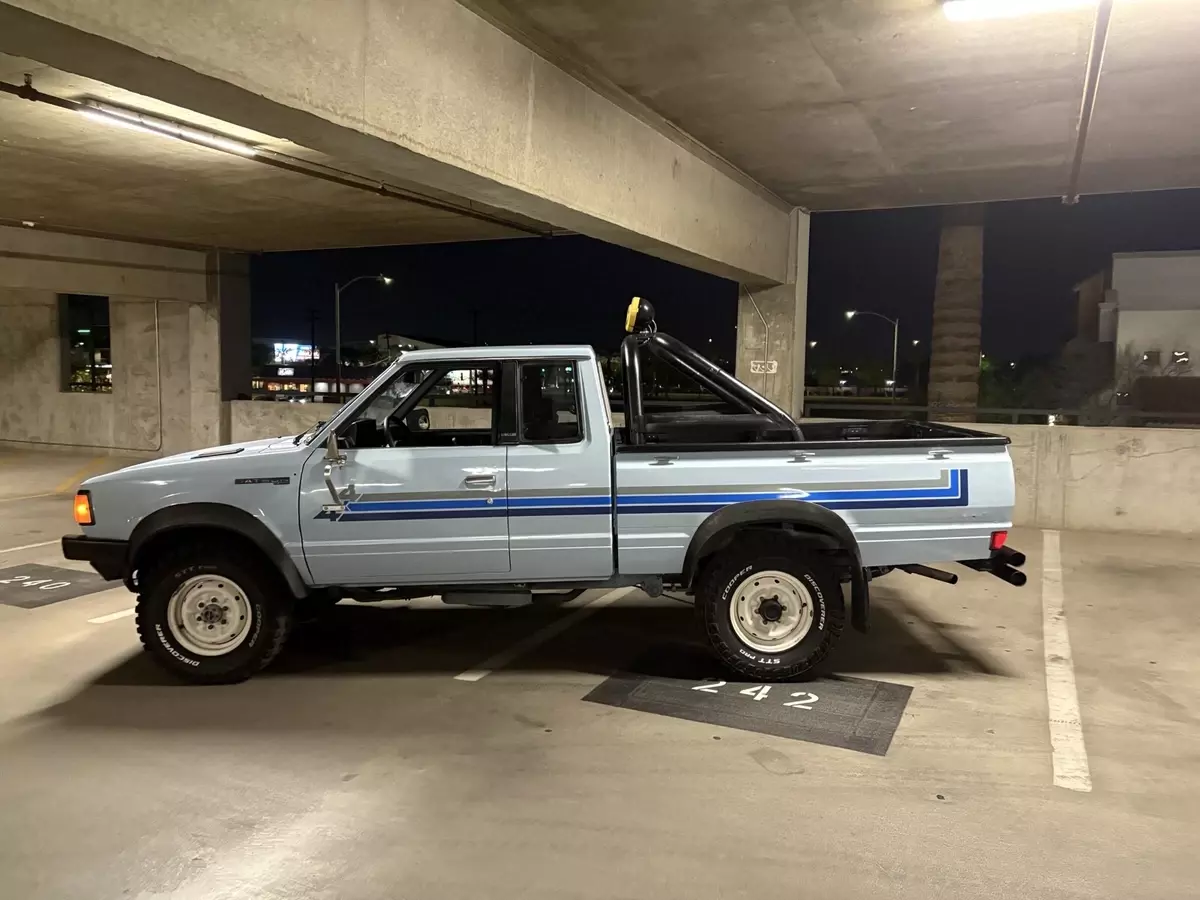 1982 Datsun 720 Pickup Blue 720 4x4 King Cab 1982 Datsun 720 720 4x4 King Cab