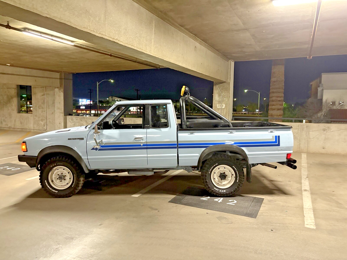 1982 Datsun 720 720 4x4 King Cab - photo 2