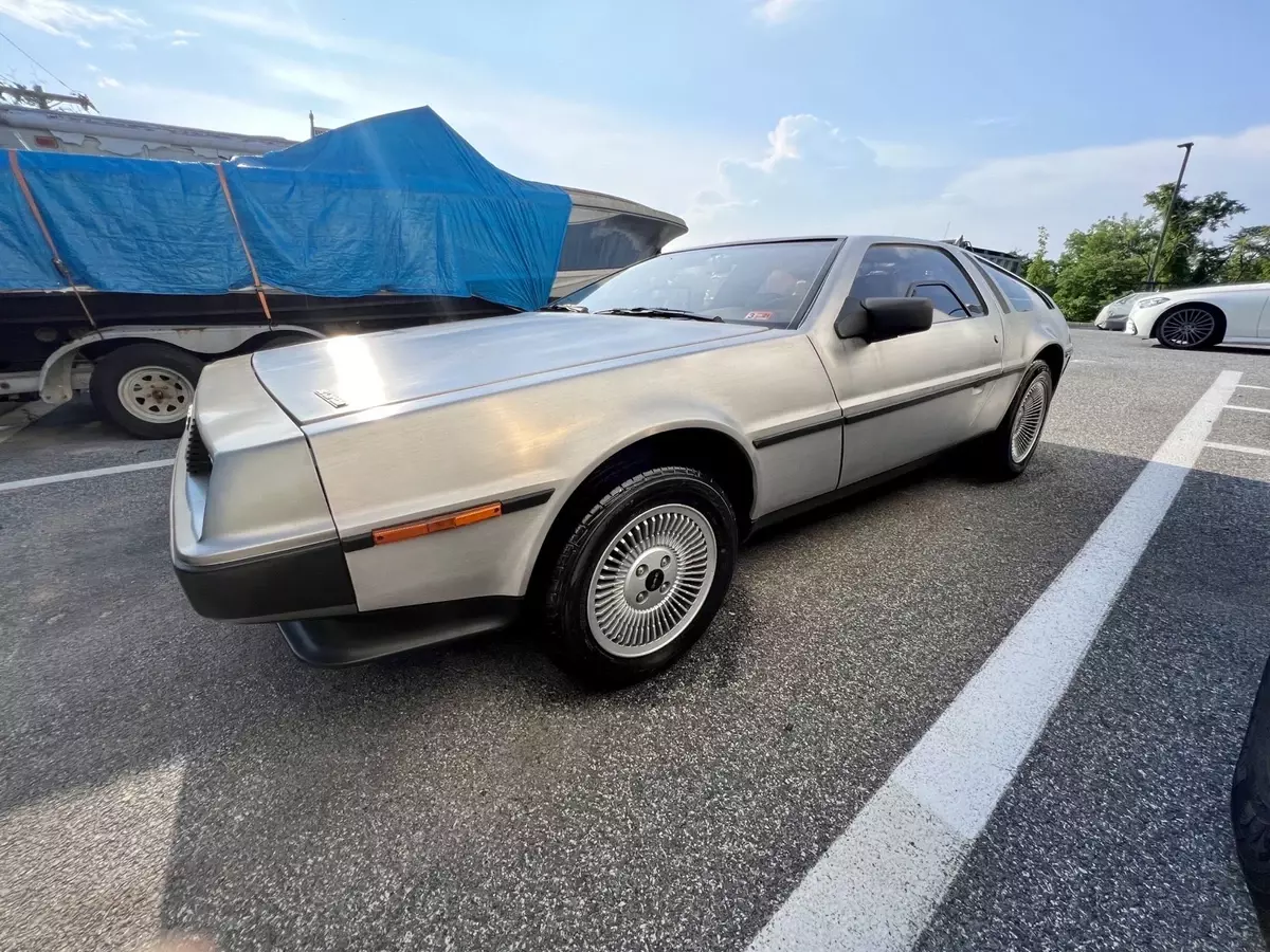 1982 DeLorean DMC-12 Grey 1982 DeLorean DMC-12
