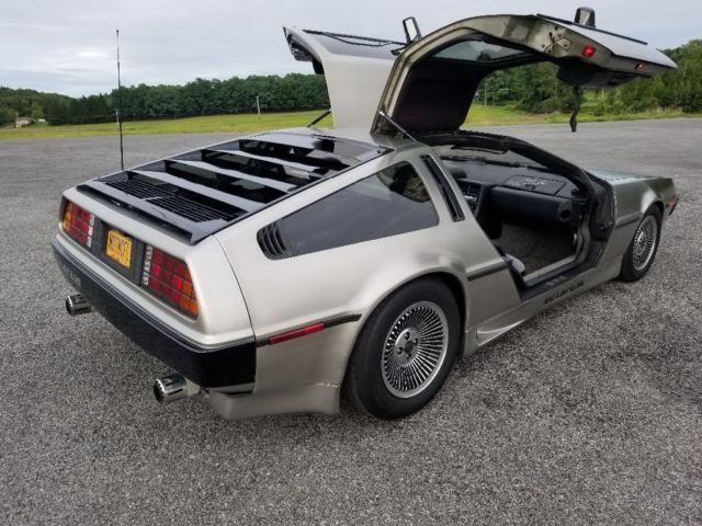 1982 DeLorean DMC 12 - photo 2