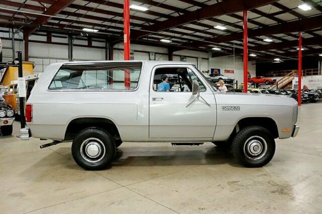 1982 Dodge Ramcharger 150 - photo 6