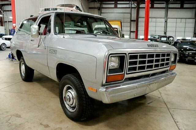 1982 Dodge Ramcharger 150 - photo 7