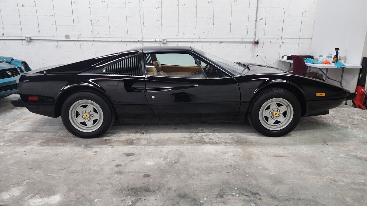 1982 Ferrari 308 GTSi - Targa, 32k Miles, Service Records, A/C - photo 3