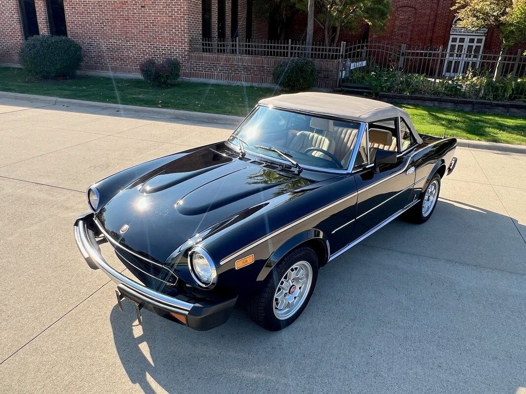 1982 Fiat 124 Spider - photo 11