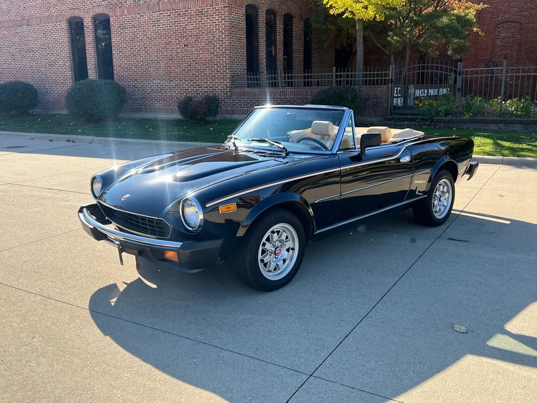 1982 Fiat 124 Spider - photo 2