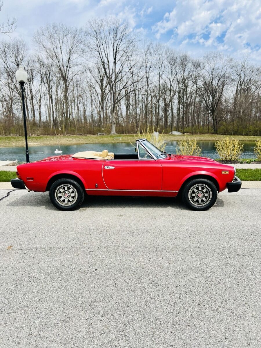 1982 Fiat 124 SPIDER - photo 2