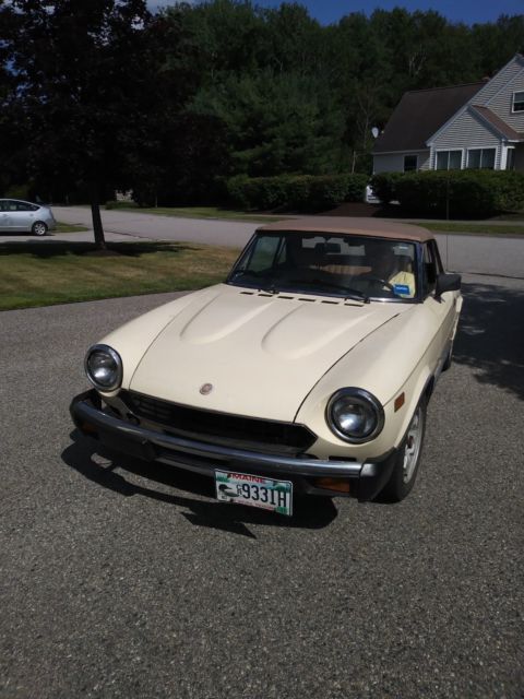 1982 Fiat 124 Spider convertible 1982 Fiat 124 Spider convertible