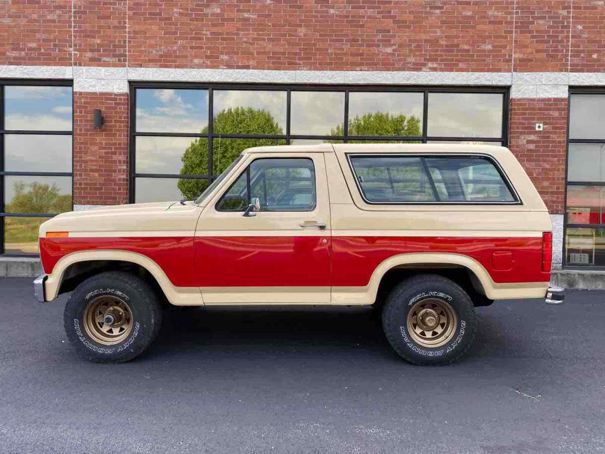 1982 Ford Bronco U100 - photo 2