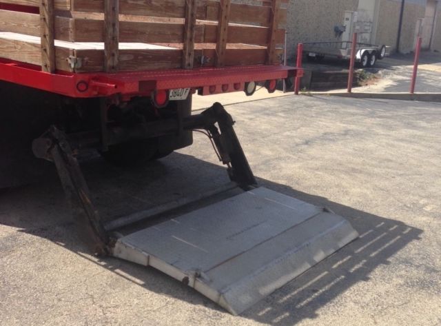 1982 Ford stake bed truck - photo 5