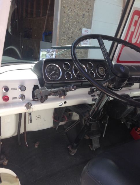 1982 Ford stake bed truck - photo 6